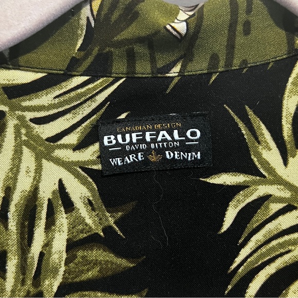 Men’s Buffalo David Bitton - button up short sleeve shirt - medium - Picture 2 of 2